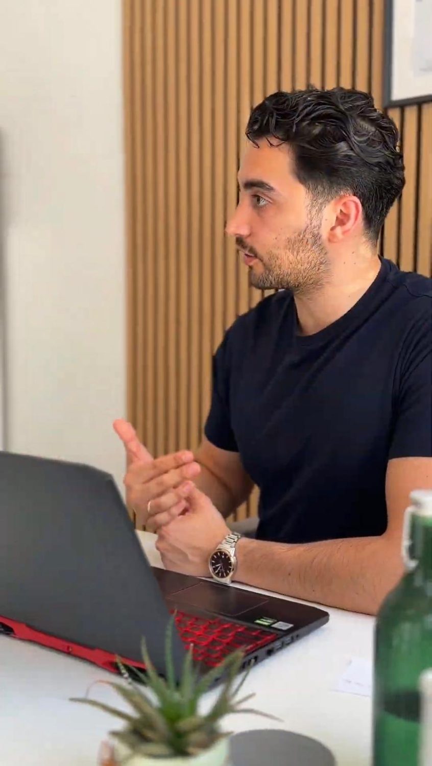 Alp Kıvanç Riza explaining a treatment plan to a patient in the clinic